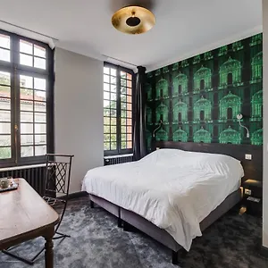 https://hotel-une-chambre-en-ville.midi-pyreneeshotels.com